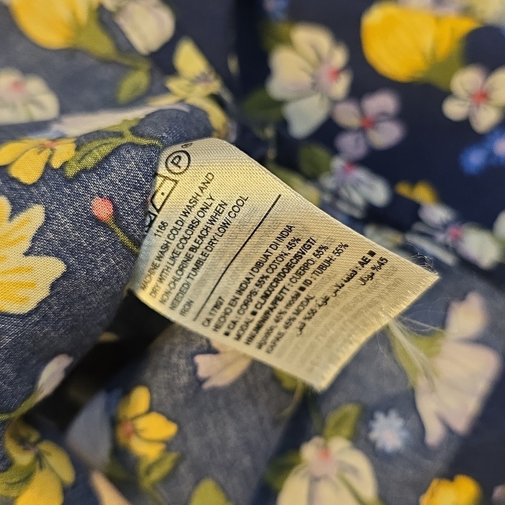 Old Navy Floral Navy Women's Top With Ruffle Sleeves - Picture 5 of 5